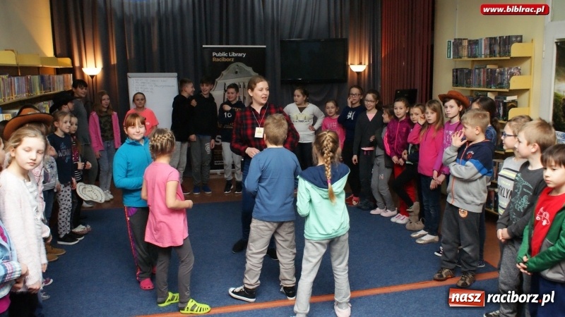 Zdjęcie w galerii na portalu naszraciborz.pl: Noc na bardzo Dzikim Zachodzie w raciborskiej bibliotece wiadomości z regionu