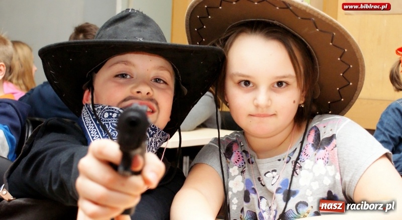 Zdjęcie w galerii na portalu naszraciborz.pl: Noc na bardzo Dzikim Zachodzie w raciborskiej bibliotece wiadomości z regionu