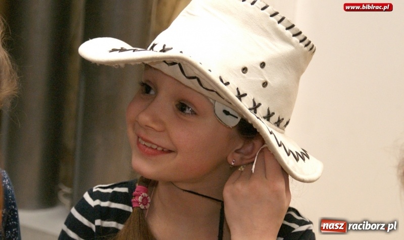 Zdjęcie w galerii na portalu naszraciborz.pl: Noc na bardzo Dzikim Zachodzie w raciborskiej bibliotece wiadomości z regionu