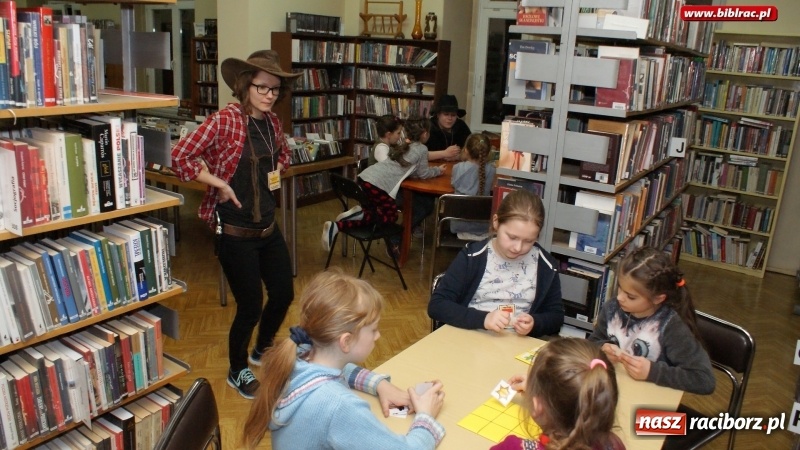 Zdjęcie w galerii na portalu naszraciborz.pl: Noc na bardzo Dzikim Zachodzie w raciborskiej bibliotece wiadomości z regionu