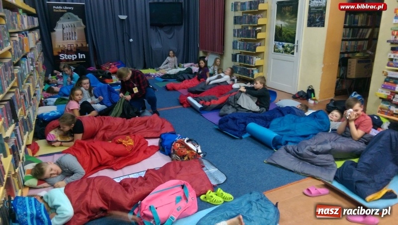 Zdjęcie w galerii na portalu naszraciborz.pl: Noc na bardzo Dzikim Zachodzie w raciborskiej bibliotece wiadomości z regionu
