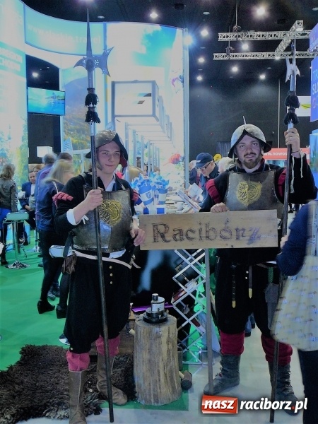 Zdjęcie w galerii na portalu naszraciborz.pl: Promocja z Drengami w roli głównej na targach turystycznych wiadomości z regionu
