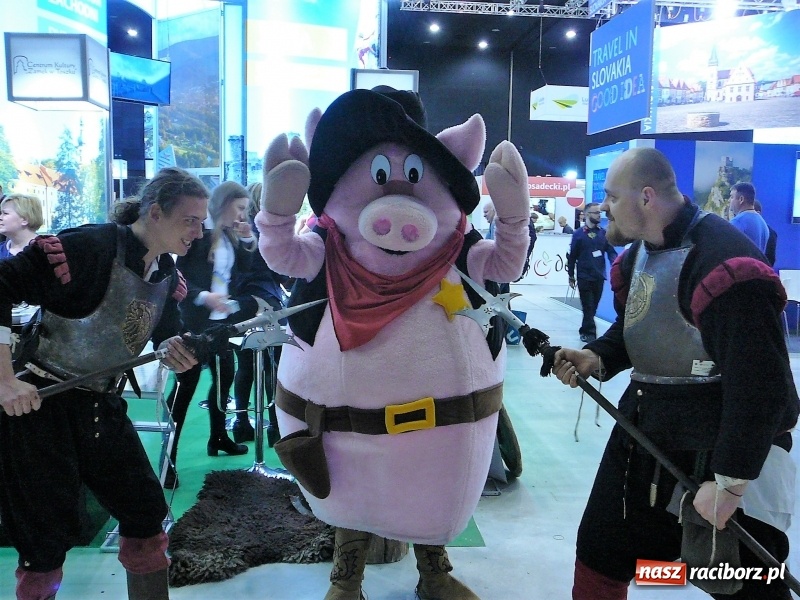 Zdjęcie w galerii na portalu naszraciborz.pl: Promocja z Drengami w roli głównej na targach turystycznych wiadomości z regionu