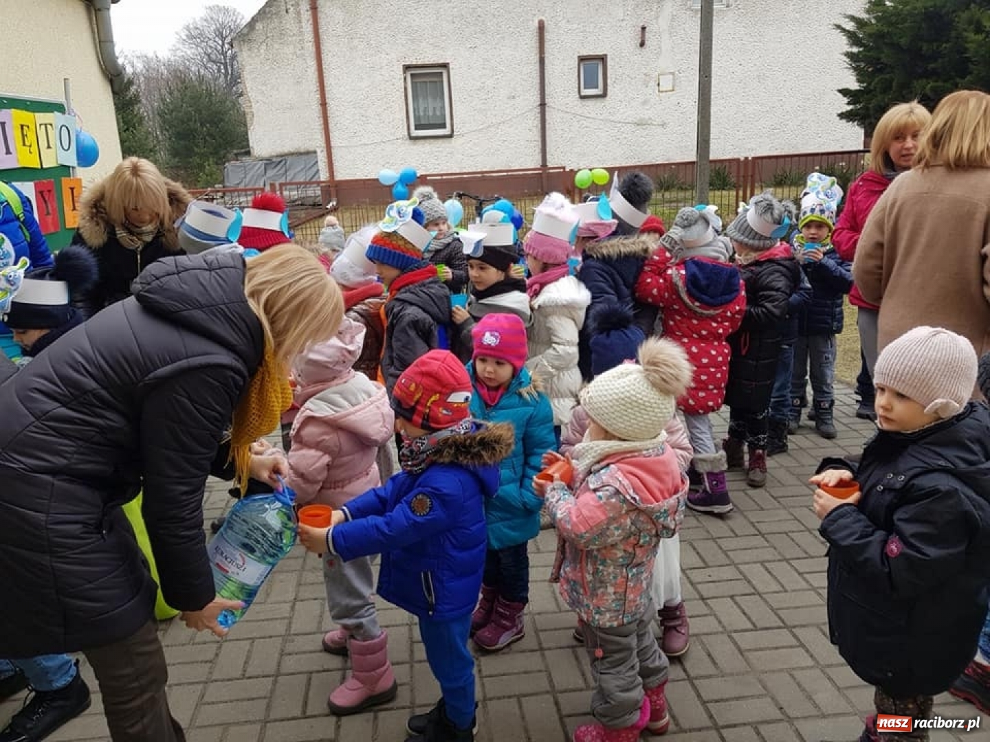 Zdjęcie w galerii na portalu naszraciborz.pl: Wielkie święto wody i Zdrojka w Przedszkolu w Nędzy wiadomości z regionu