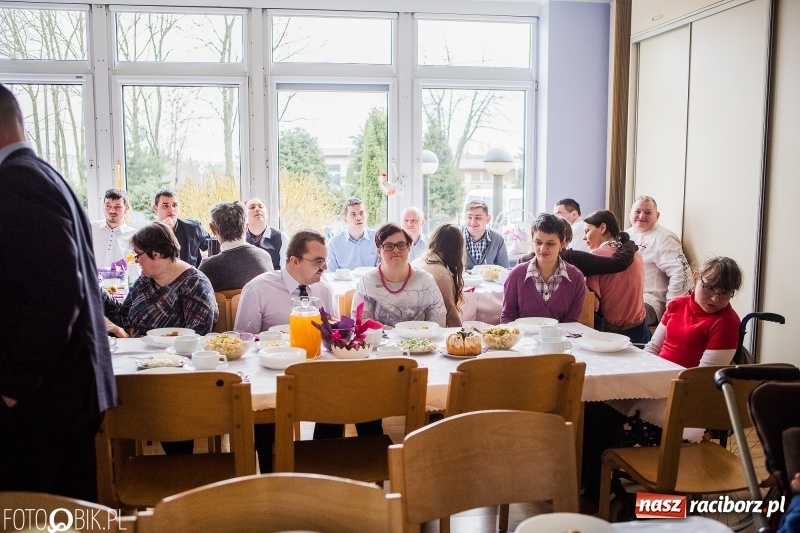 Zdjęcie w galerii na portalu naszraciborz.pl: Śniadanie wielkanocne w Środowiskowym Domu Samopomocy wiadomości z regionu