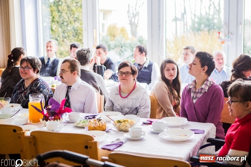 Zdjęcie w galerii na portalu naszraciborz.pl: Śniadanie wielkanocne w Środowiskowym Domu Samopomocy wiadomości z regionu