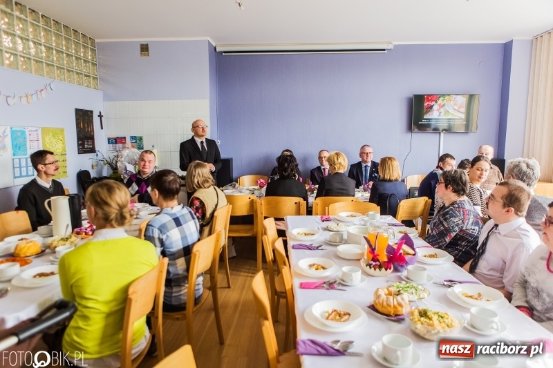 Zdjęcie w galerii na portalu naszraciborz.pl: Śniadanie wielkanocne w Środowiskowym Domu Samopomocy wiadomości z regionu