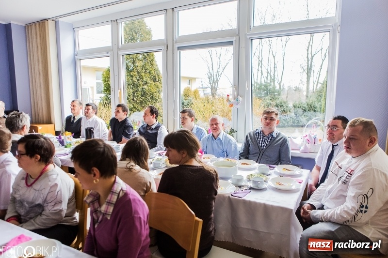 Zdjęcie w galerii na portalu naszraciborz.pl: Śniadanie wielkanocne w Środowiskowym Domu Samopomocy wiadomości z regionu