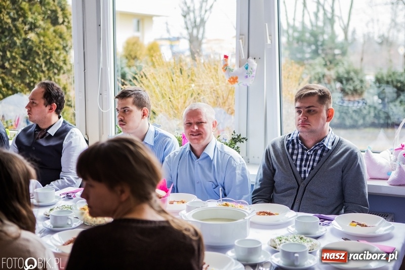 Zdjęcie w galerii na portalu naszraciborz.pl: Śniadanie wielkanocne w Środowiskowym Domu Samopomocy wiadomości z regionu
