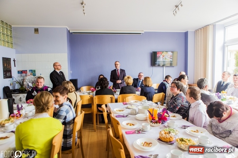 Zdjęcie w galerii na portalu naszraciborz.pl: Śniadanie wielkanocne w Środowiskowym Domu Samopomocy wiadomości z regionu