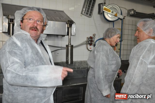 Zdjęcie w galerii na portalu naszraciborz.pl: Zwiedzili raciborską mleczarnię wiadomości z regionu