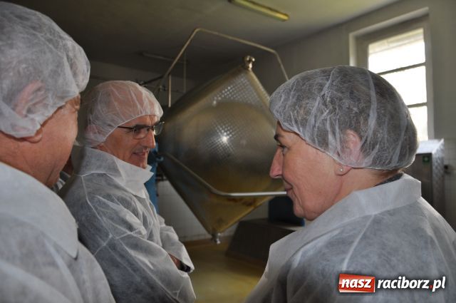 Zdjęcie w galerii na portalu naszraciborz.pl: Zwiedzili raciborską mleczarnię wiadomości z regionu