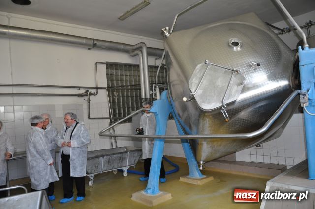 Zdjęcie w galerii na portalu naszraciborz.pl: Zwiedzili raciborską mleczarnię wiadomości z regionu