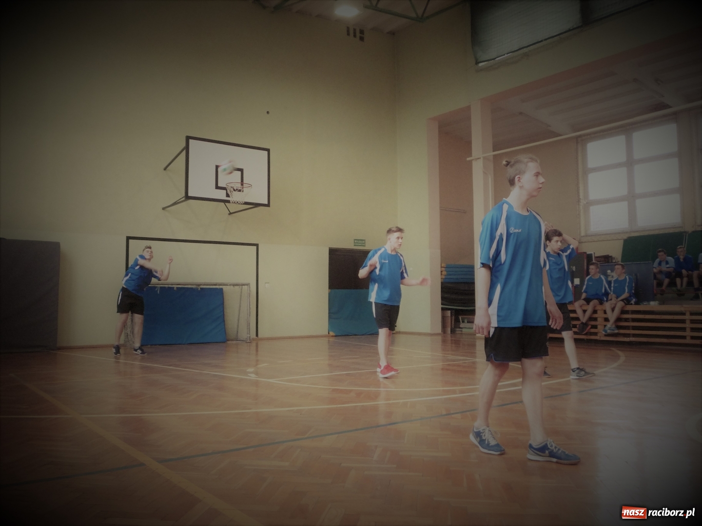 Zdjęcie w galerii na portalu naszraciborz.pl: Gminne zawody piłki siatkowej chłopców w Tworkowie wiadomości z regionu