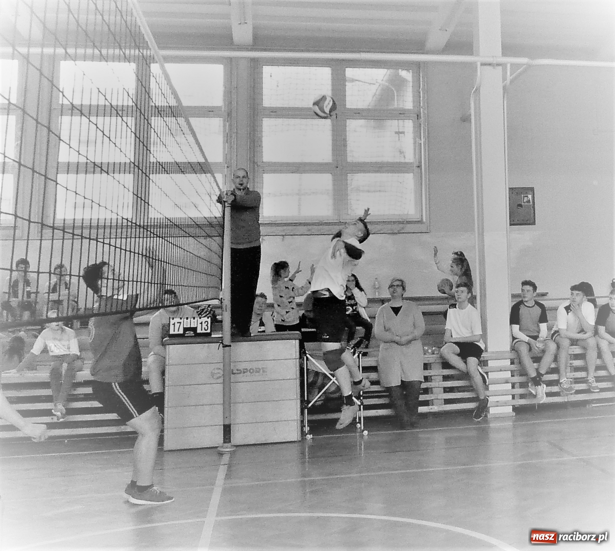 Zdjęcie w galerii na portalu naszraciborz.pl: Gminne zawody piłki siatkowej chłopców w Tworkowie wiadomości z regionu