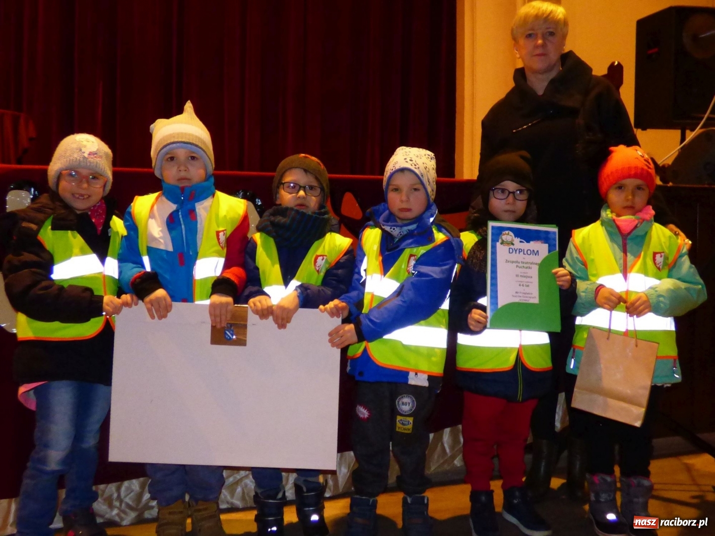 Zdjęcie w galerii na portalu naszraciborz.pl: Przedszkolaki z Nędzy brylowały na scenie w Rybniku wiadomości z regionu
