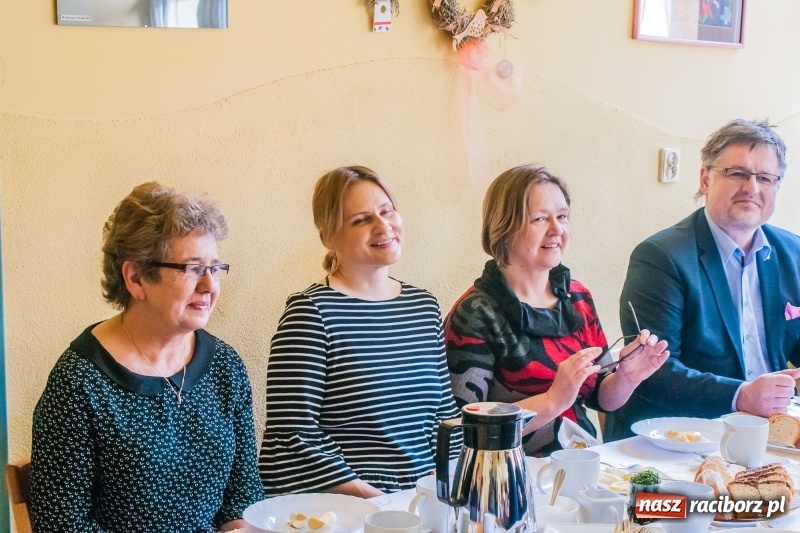 Zdjęcie w galerii na portalu naszraciborz.pl: Śniadanie wielkanocne w Warsztatach Terapii Zajęciowej wiadomości z regionu