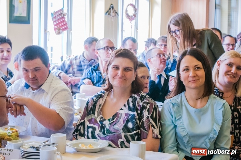 Zdjęcie w galerii na portalu naszraciborz.pl: Śniadanie wielkanocne w Warsztatach Terapii Zajęciowej wiadomości z regionu