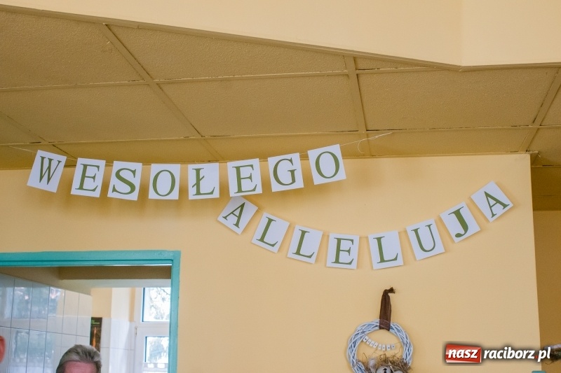 Zdjęcie w galerii na portalu naszraciborz.pl: Śniadanie wielkanocne w Warsztatach Terapii Zajęciowej wiadomości z regionu