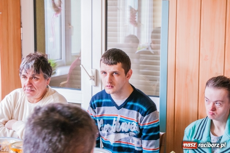 Zdjęcie w galerii na portalu naszraciborz.pl: Śniadanie wielkanocne w Warsztatach Terapii Zajęciowej wiadomości z regionu