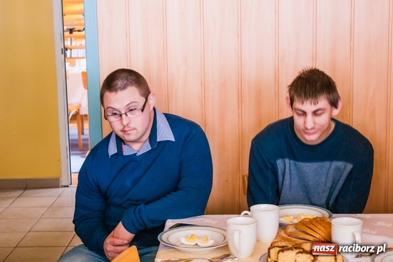 Zdjęcie w galerii na portalu naszraciborz.pl: Śniadanie wielkanocne w Warsztatach Terapii Zajęciowej wiadomości z regionu