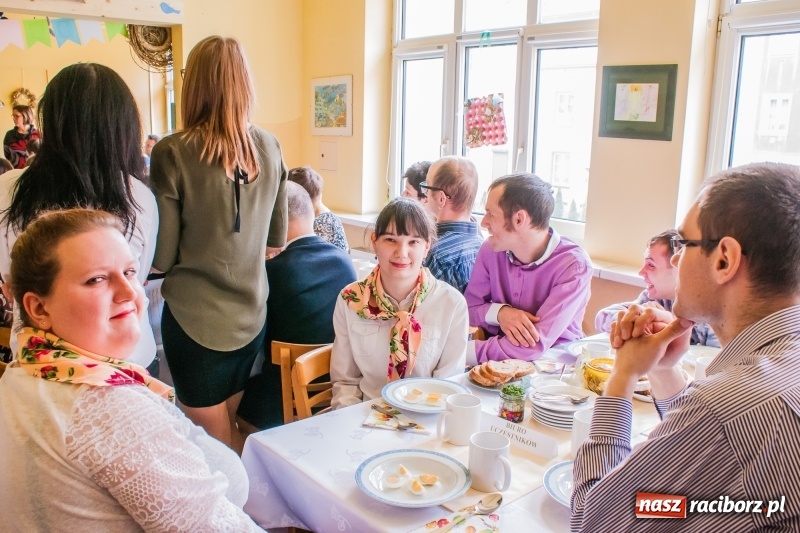 Zdjęcie w galerii na portalu naszraciborz.pl: Śniadanie wielkanocne w Warsztatach Terapii Zajęciowej wiadomości z regionu