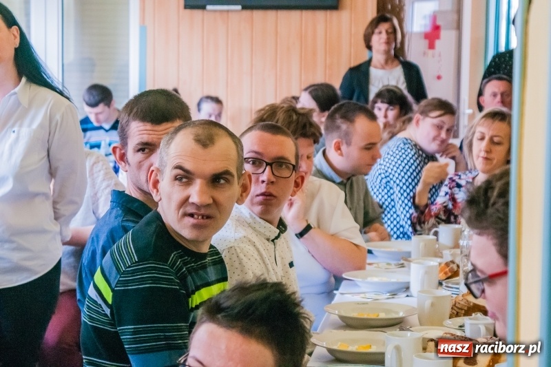 Zdjęcie w galerii na portalu naszraciborz.pl: Śniadanie wielkanocne w Warsztatach Terapii Zajęciowej wiadomości z regionu
