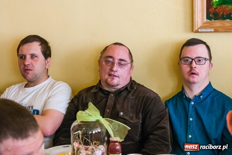 Zdjęcie w galerii na portalu naszraciborz.pl: Śniadanie wielkanocne w Warsztatach Terapii Zajęciowej wiadomości z regionu