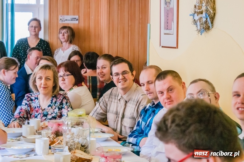 Zdjęcie w galerii na portalu naszraciborz.pl: Śniadanie wielkanocne w Warsztatach Terapii Zajęciowej wiadomości z regionu
