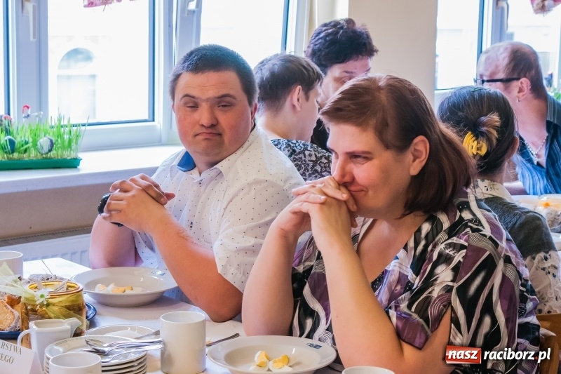 Zdjęcie w galerii na portalu naszraciborz.pl: Śniadanie wielkanocne w Warsztatach Terapii Zajęciowej wiadomości z regionu