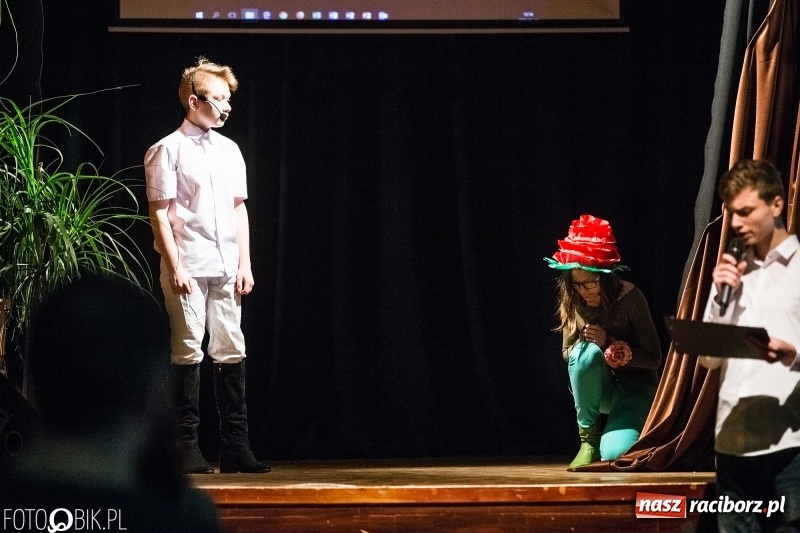 Zdjęcie w galerii na portalu naszraciborz.pl: Mały Książę na deskach sceny MDK wiadomości z regionu