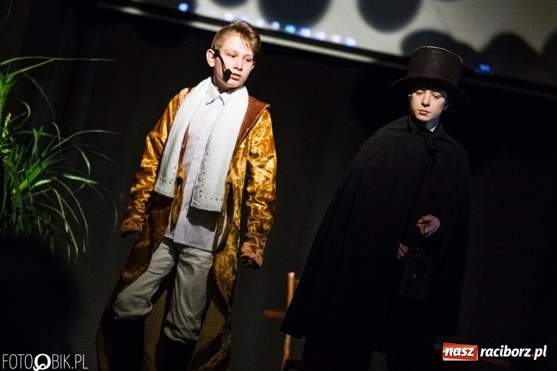 Zdjęcie w galerii na portalu naszraciborz.pl: Mały Książę na deskach sceny MDK wiadomości z regionu