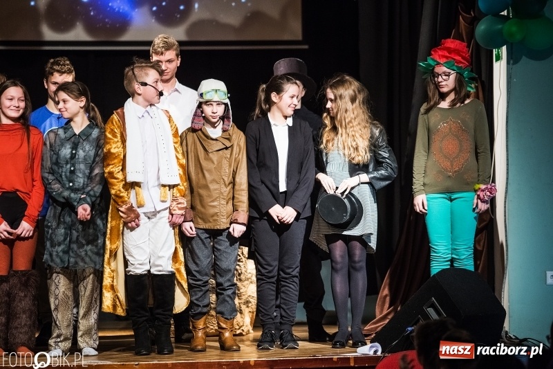 Zdjęcie w galerii na portalu naszraciborz.pl: Mały Książę na deskach sceny MDK wiadomości z regionu