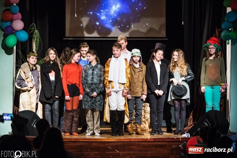 Zdjęcie w galerii na portalu naszraciborz.pl: Mały Książę na deskach sceny MDK wiadomości z regionu