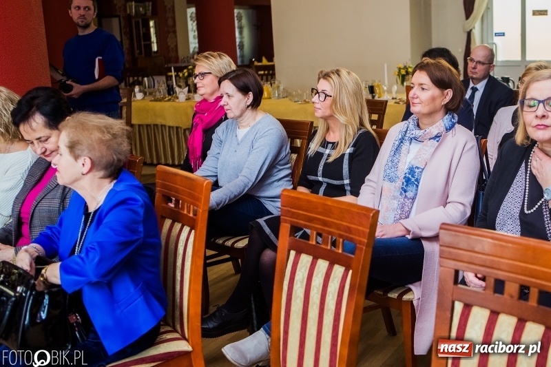 Zdjęcie w galerii na portalu naszraciborz.pl: Raciborska Izba Gospodarcza przekazała pieniądze uzbierane podczas Gwiazdki Serc wiadomości z regionu