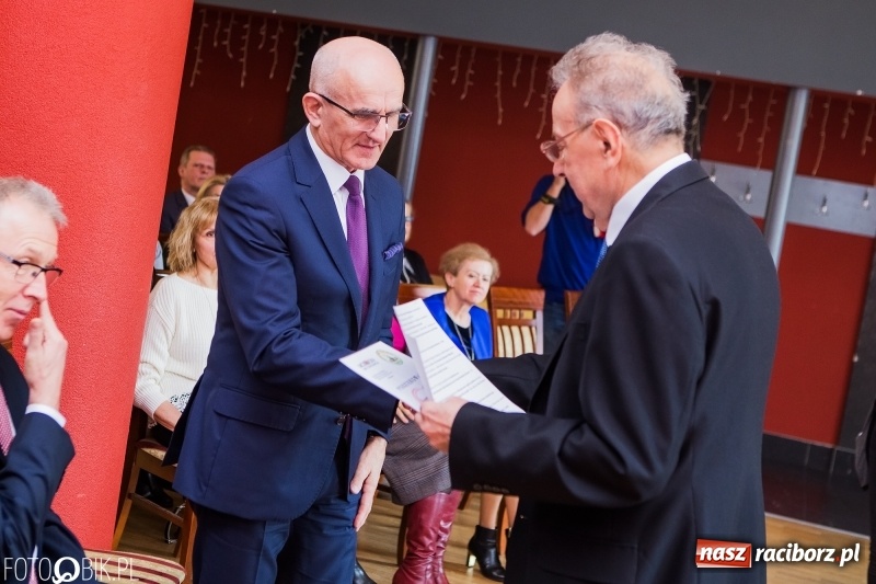 Zdjęcie w galerii na portalu naszraciborz.pl: Raciborska Izba Gospodarcza przekazała pieniądze uzbierane podczas Gwiazdki Serc wiadomości z regionu