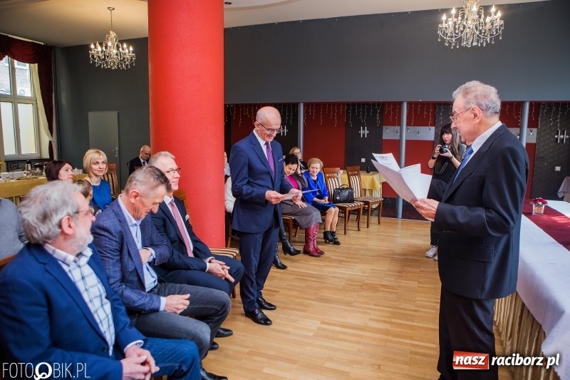 Zdjęcie w galerii na portalu naszraciborz.pl: Raciborska Izba Gospodarcza przekazała pieniądze uzbierane podczas Gwiazdki Serc wiadomości z regionu