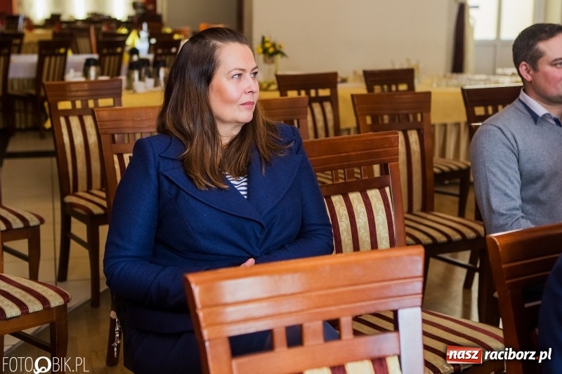 Zdjęcie w galerii na portalu naszraciborz.pl: Raciborska Izba Gospodarcza przekazała pieniądze uzbierane podczas Gwiazdki Serc wiadomości z regionu