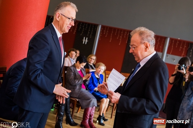 Zdjęcie w galerii na portalu naszraciborz.pl: Raciborska Izba Gospodarcza przekazała pieniądze uzbierane podczas Gwiazdki Serc wiadomości z regionu