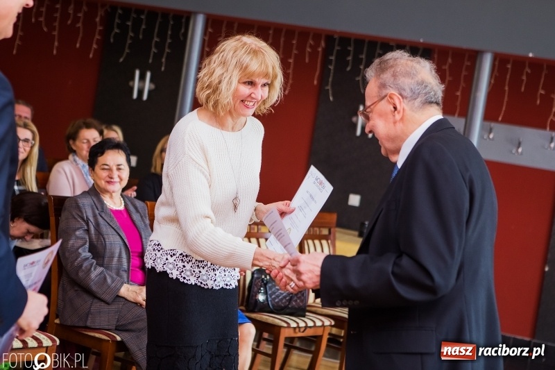 Zdjęcie w galerii na portalu naszraciborz.pl: Raciborska Izba Gospodarcza przekazała pieniądze uzbierane podczas Gwiazdki Serc wiadomości z regionu