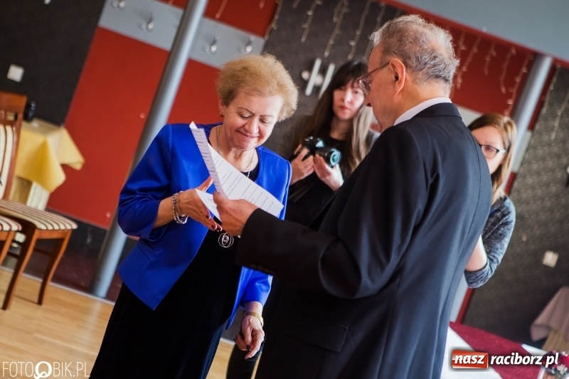 Zdjęcie w galerii na portalu naszraciborz.pl: Raciborska Izba Gospodarcza przekazała pieniądze uzbierane podczas Gwiazdki Serc wiadomości z regionu