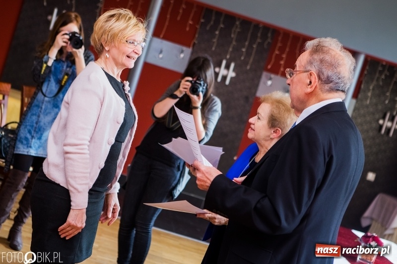 Zdjęcie w galerii na portalu naszraciborz.pl: Raciborska Izba Gospodarcza przekazała pieniądze uzbierane podczas Gwiazdki Serc wiadomości z regionu