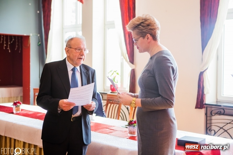 Zdjęcie w galerii na portalu naszraciborz.pl: Raciborska Izba Gospodarcza przekazała pieniądze uzbierane podczas Gwiazdki Serc wiadomości z regionu
