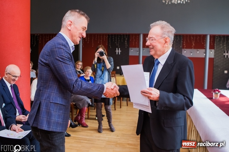 Zdjęcie w galerii na portalu naszraciborz.pl: Raciborska Izba Gospodarcza przekazała pieniądze uzbierane podczas Gwiazdki Serc wiadomości z regionu