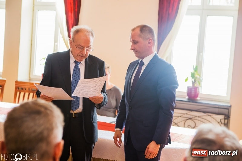 Zdjęcie w galerii na portalu naszraciborz.pl: Raciborska Izba Gospodarcza przekazała pieniądze uzbierane podczas Gwiazdki Serc wiadomości z regionu