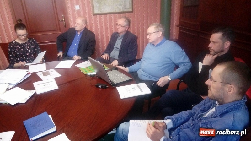 Zdjęcie w galerii na portalu naszraciborz.pl: Zespół ds. Programu Ograniczenia Niskiej Emisji po pierwszych obradach wiadomości z regionu