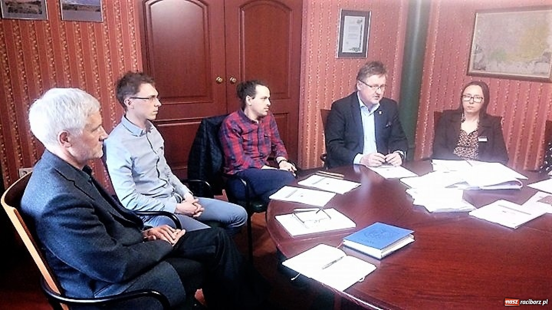 Zdjęcie w galerii na portalu naszraciborz.pl: Zespół ds. Programu Ograniczenia Niskiej Emisji po pierwszych obradach wiadomości z regionu