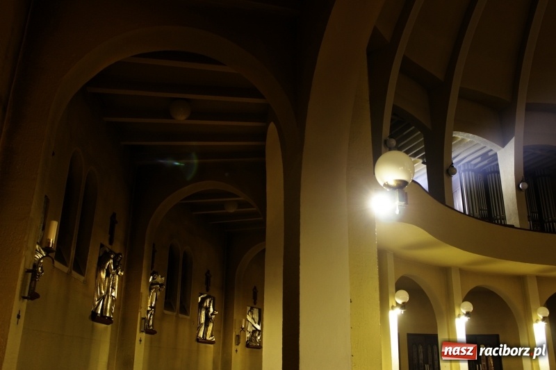 Zdjęcie w galerii na portalu naszraciborz.pl: Wielki Czwartek - dzień kapłaństwa i Eucharystii. Biskup opolski obawia się uśpienia kapłanów wiadomości z regionu