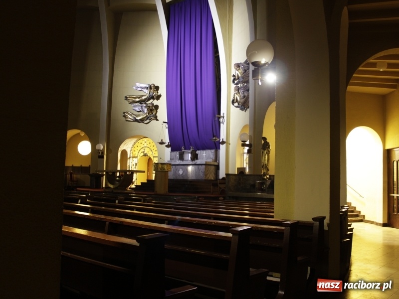 Zdjęcie w galerii na portalu naszraciborz.pl: Wielki Czwartek - dzień kapłaństwa i Eucharystii. Biskup opolski obawia się uśpienia kapłanów wiadomości z regionu