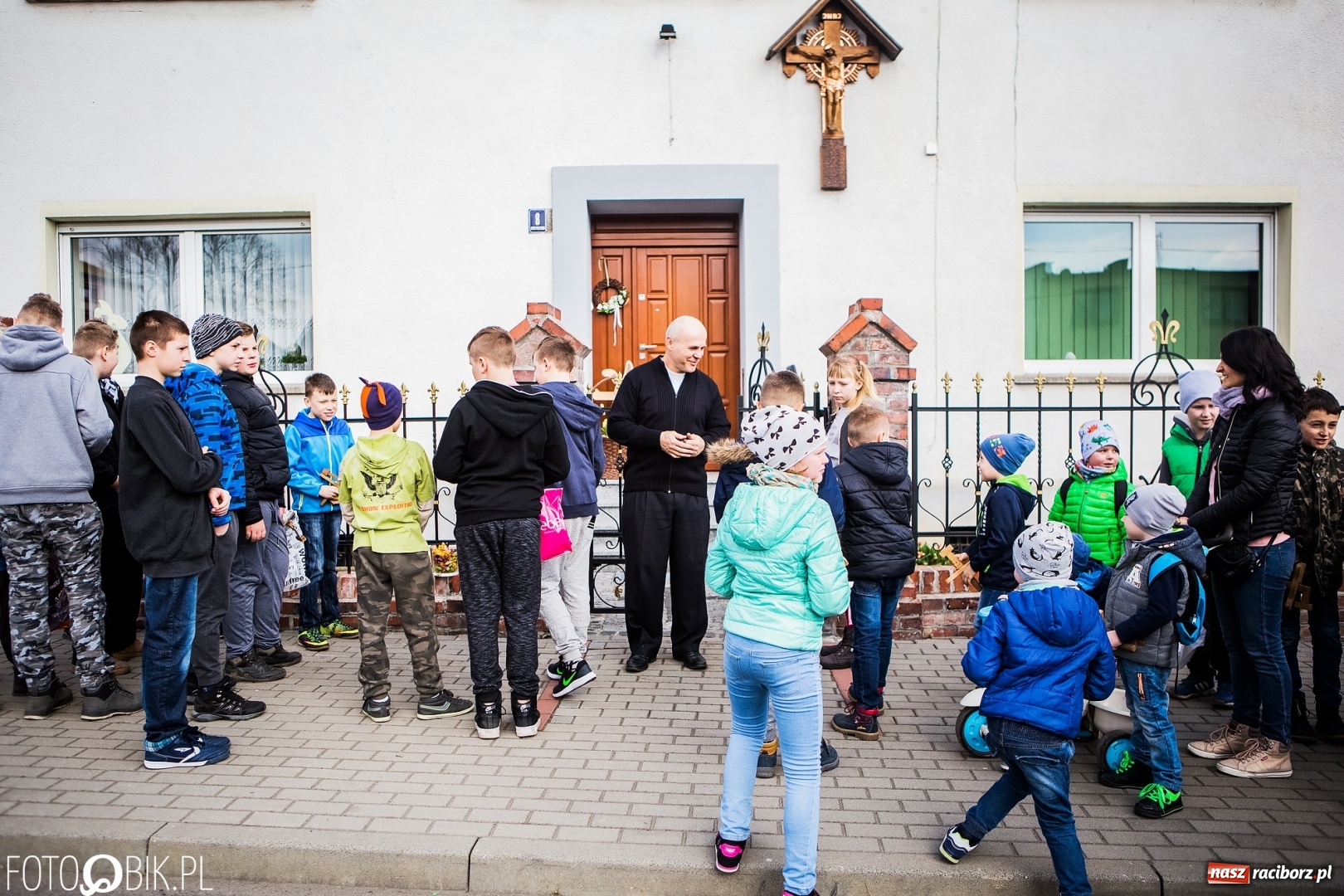 Zdjęcie w galerii na portalu naszraciborz.pl: Wędrowanie z kołatkami w Sudole wiadomości z regionu